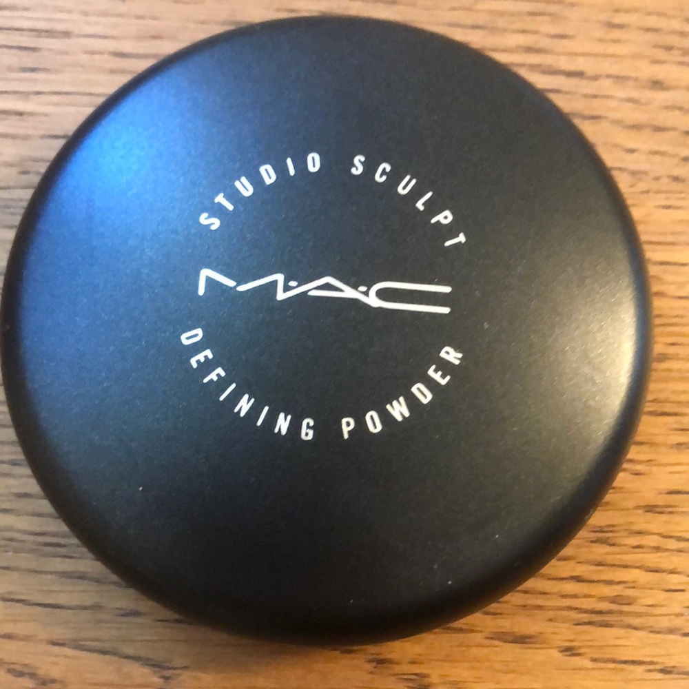 MAC Cosmetics Studio Sculpt Defining Powder - Black